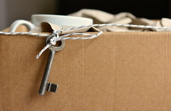 Pakowanie do przeprowadzki – jak zrobić to skutecznie i bez chaosu?