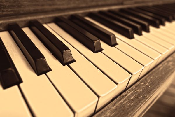 Bez stresu i ryzyka: przewóz fortepianów w praktyce
